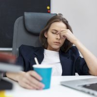 Noites mal dormidas tentando resolver conflitos intermináveis